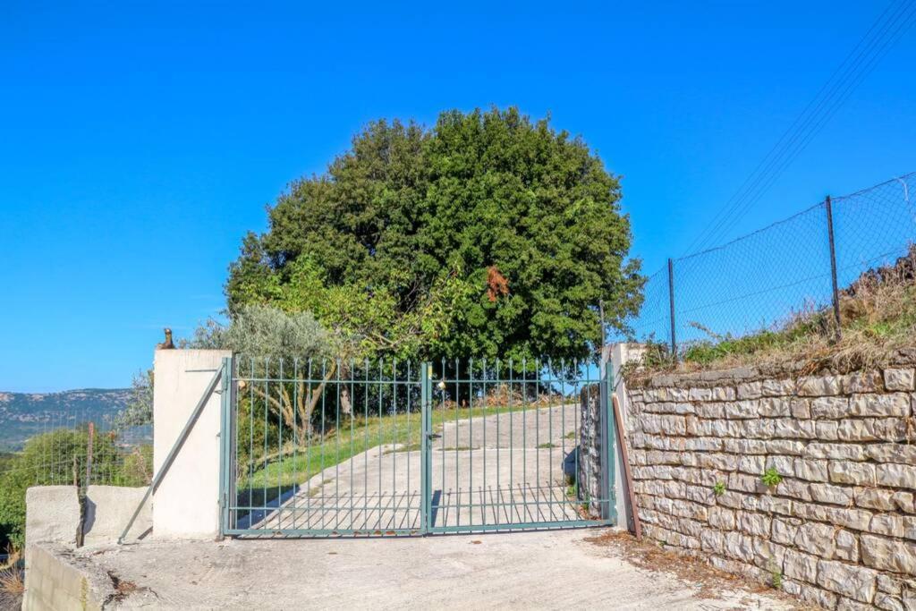 Breathtaking Lake View Cottage With A Fireplace Next To Ioannina City! Eksteriør billede