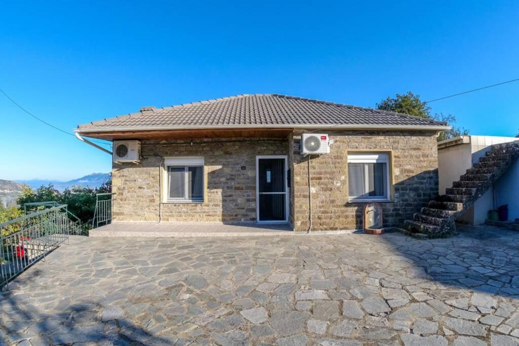 Breathtaking Lake View Cottage With A Fireplace Next To Ioannina City! Eksteriør billede